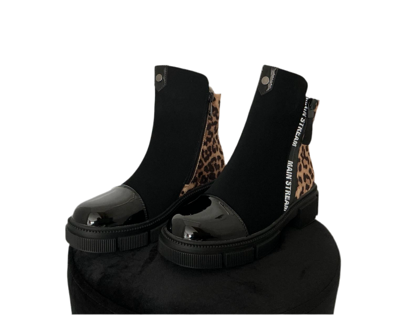 Damen Chelsea Boots – Schwarz mit Lackspitze & Leo-Print
