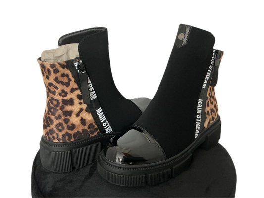 Damen Chelsea Boots – Schwarz mit Lackspitze & Leo-Print