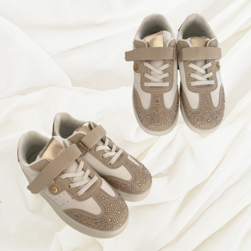 Sparkle Steps – Glanzvolle Sneakers für kleine Fashionistas